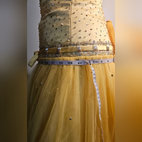 Elegant Yellow Strapless Evening Dress - Picture 5 of 9